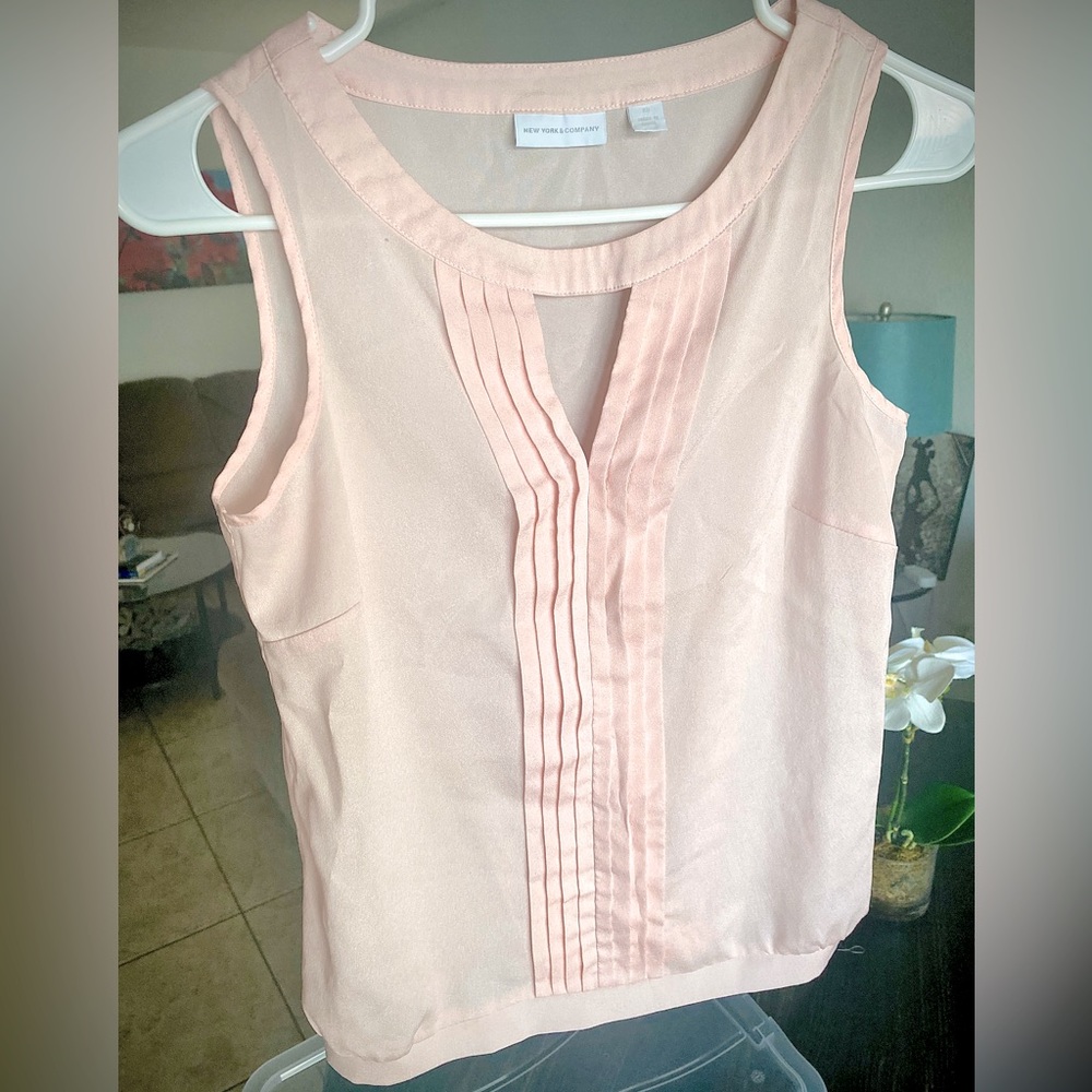 New York & Co. Sleeveless top. Pink